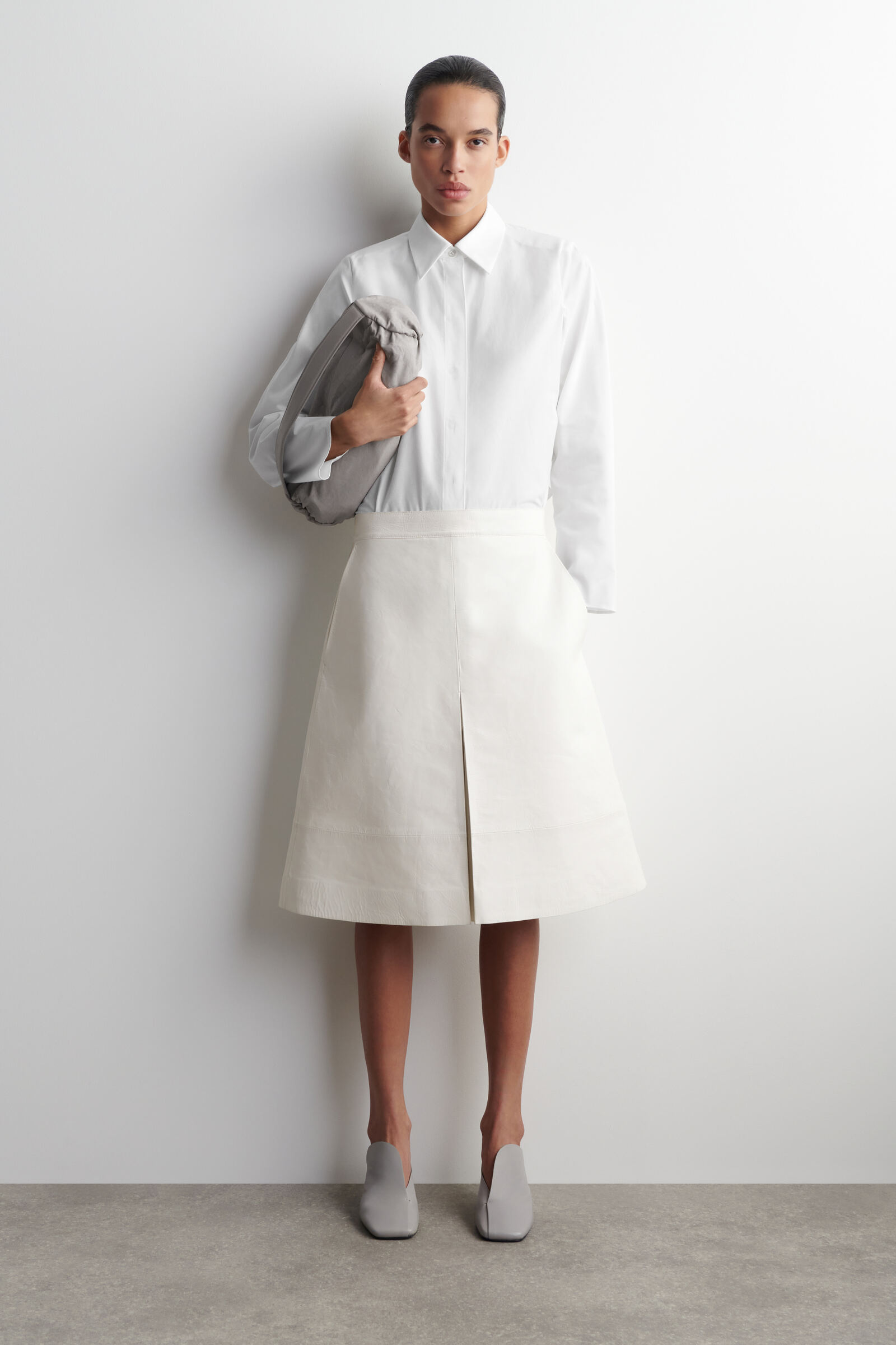 プリーツ入り テクスチャードレザー ミディスカート